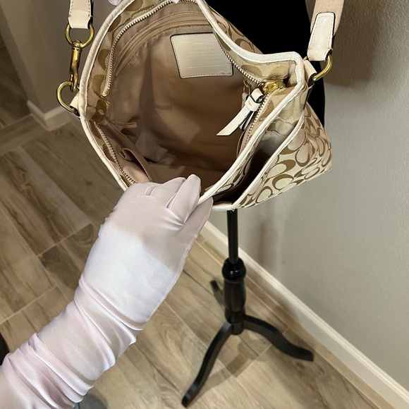 PREOWNED VINTAGE COACH CROSSBODY - Picture 5 of 13